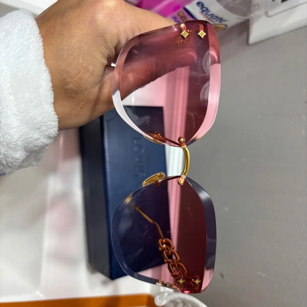 LV Jewel Square Sunglasses - Picture 4 of 10